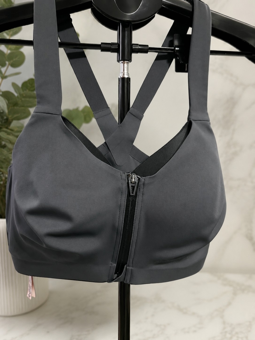 Victoria’s Secret Knockout Sports Bra Gray 36DDD Front Zip High Impact